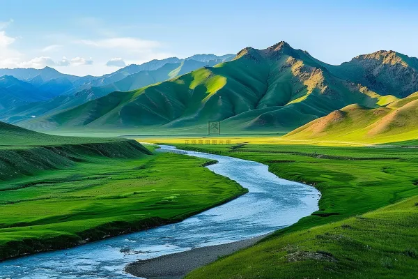 高山草原山涧河流湿地摄影图