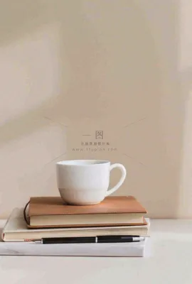 书本课本上的咖啡饮料教师节唯美摄影图