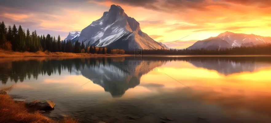 湖泊倒映着远处的山峰湖泊旁边有很多树林摄影图