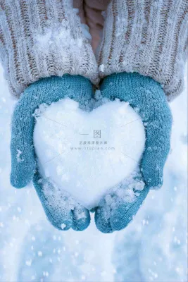 冬天寒冷白雪结冰小寒摄影图