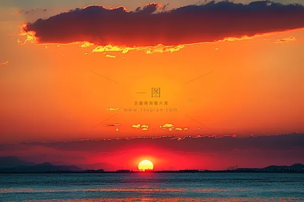 夏日落日海报沙滩晚霞摄影图