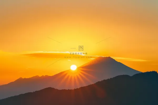 清晨日出朝霞云层山川摄影图