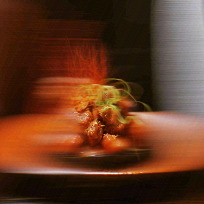 美食寿司水果烤肉拼盘蔬菜，朦胧摄影质感摄影图