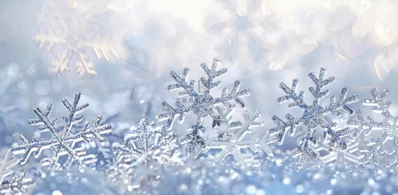 冬天白色雪花闪亮水晶银色大雪小雪摄影图