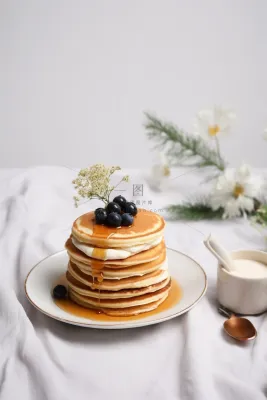 松塔饼蓝莓蜂蜜下午茶摄影图