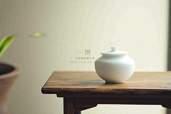 白色瓷器茶叶罐茶道摄影图
