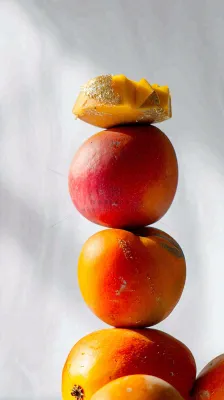 水果柿子苹果番茄芒果光影摄影，简约白色