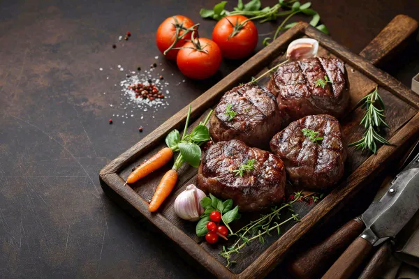 西餐美食牛肉羊肉烤肉扒类番茄食品摄影图