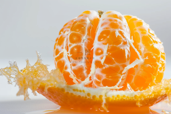 橘子剥开新鲜水果摄影图