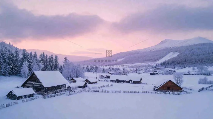 雪山下的村庄晚霞风景雪景摄影图