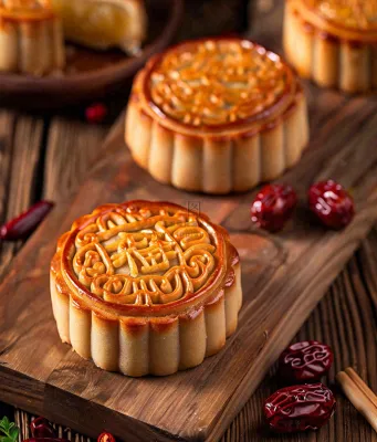 中国美食月饼糕点中秋木质托盘摄影图