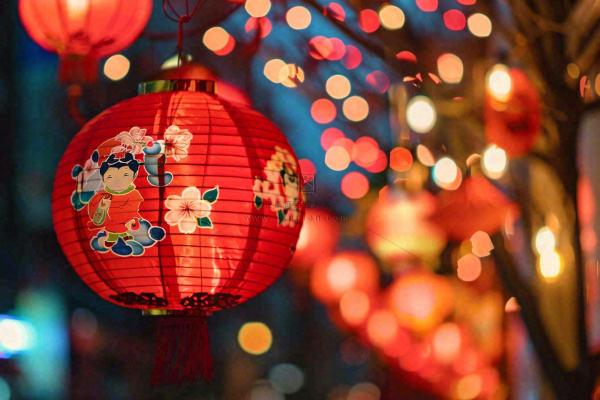 新春新年街上红灯笼热闹节日庆祝摄影图