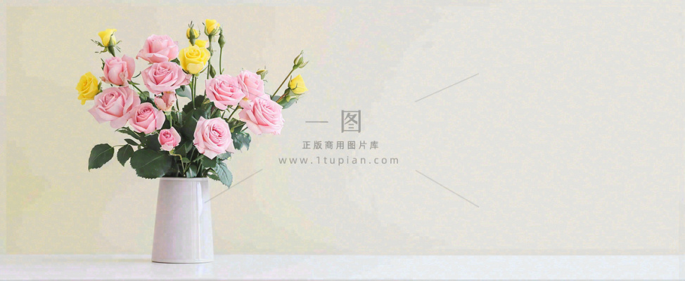 桌面花瓶花束简约情人节花束室内装饰摄影图 桌面花瓶花束简约情人节花束室内装饰摄影图