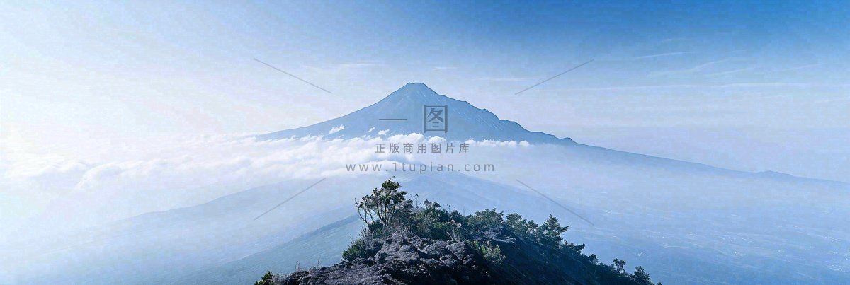 高山云层冰山雪山云雾意境,自然风景摄影图