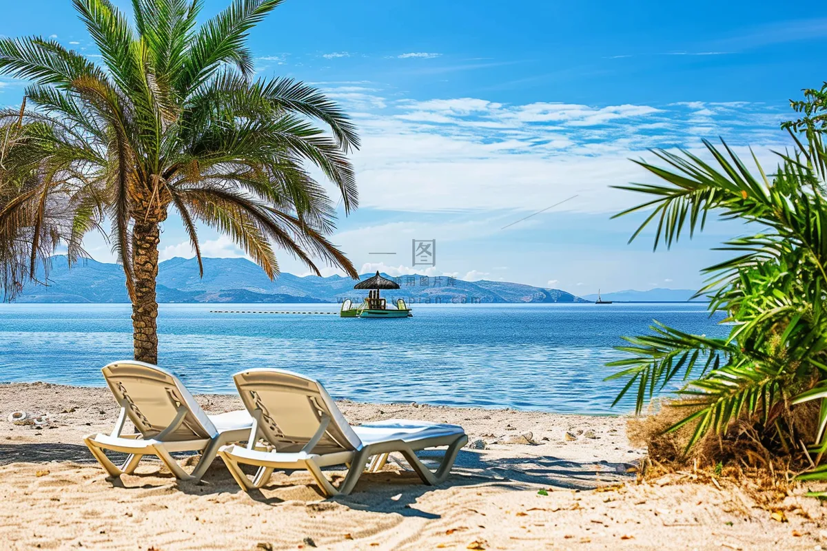 夏日海滩蓝色度假沙滩椅摄影图