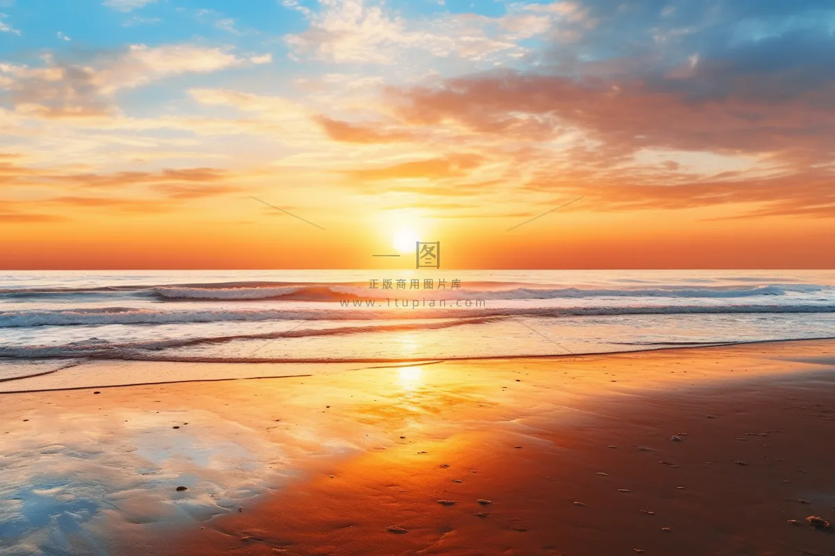 夏日夕阳晚霞沙滩海边摄影图