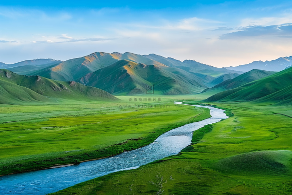 高山草原山涧河流湿地摄影图