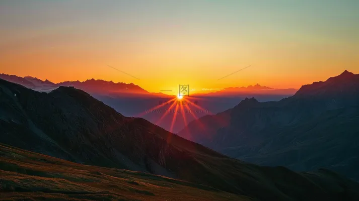 清晨日出朝霞云层山川摄影图