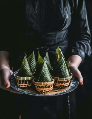 端午节粽子粽叶绿色粽香美食佳节摄影图