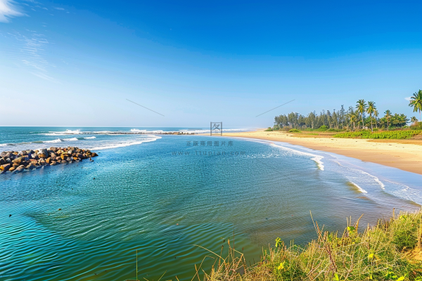 夏日海滩蓝色海洋度假摄影图