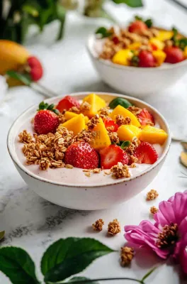 水果燕麦酸奶草莓芒果树莓食物饮品摄影图