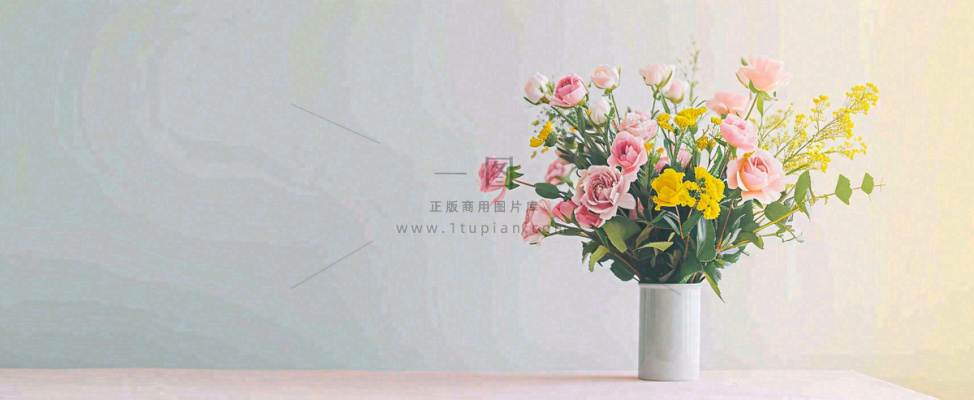 桌面花瓶花束简约情人节花束室内装饰摄影图