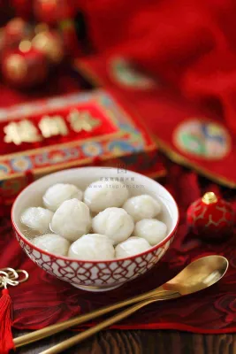 红色节日喜庆背景传统美食汤圆元宵节摄影图 红色节日喜庆背景传统美食汤圆元宵节摄影图