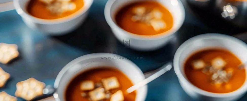 西餐汤类罗宋汤海鲜汤美食餐具摄影图