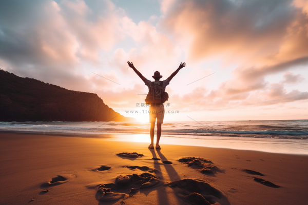 海边夕阳下的人拥抱大自然摄影图