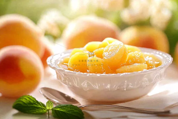 黄桃罐头水果美食饮品摄影图