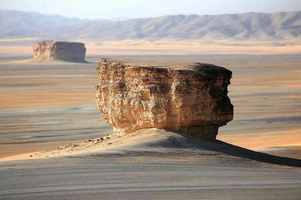 沙漠敦煌雅丹地貌黄土沙丘大漠风光摄影图