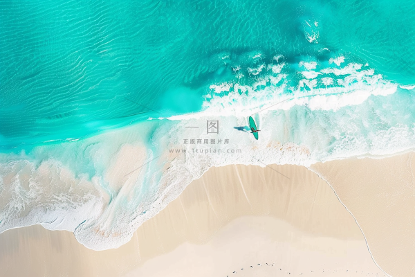 夏日海滩蓝色海洋度假摄影图