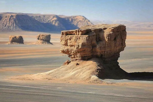 沙漠敦煌雅丹地貌黄土沙丘大漠风光摄影图