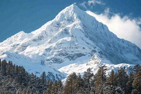 高原高山雪山风光风景摄影图