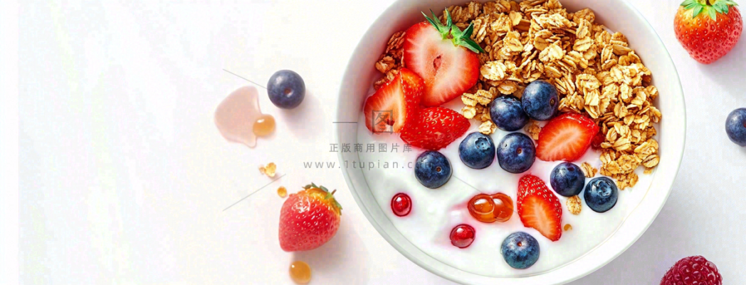 水果燕麦酸奶草莓蓝莓食物饮品摄影图