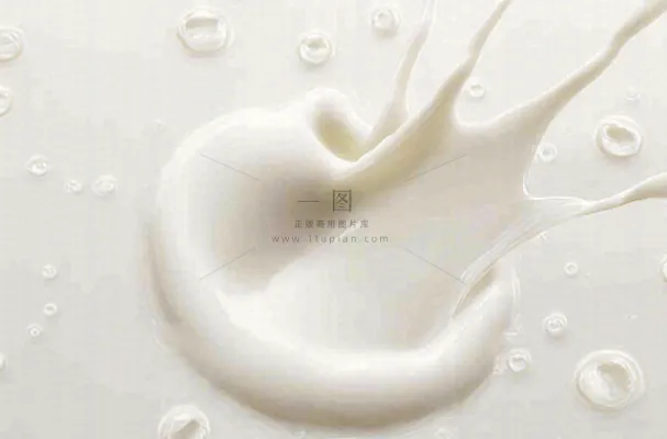 白色的牛奶飞溅摄影图