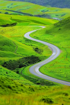 草甸草原的公路摄影图