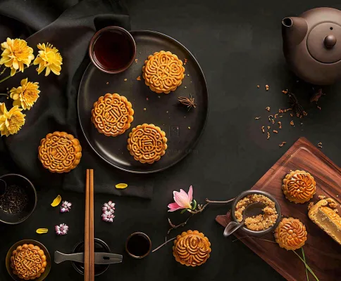 中秋美食月饼中国传统糕点摆盘装饰泡茶摄影图