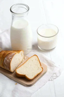营养美味早餐面包吐司牛奶摄影图
