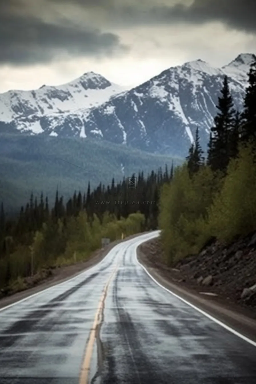 公路雪山森林背景