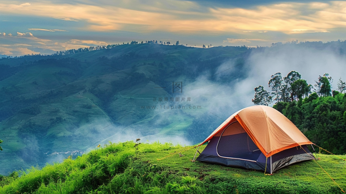 户外露营山顶帐篷云海摄影图