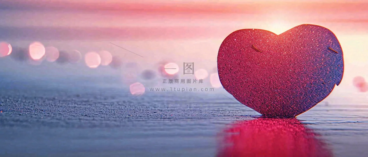 情人节浪漫海边沙滩爱心落日温馨