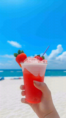 夏天阳光蓝天白云草莓饮料饮品果汁,清新摄影图 夏天阳光蓝天白云草莓饮料饮品果汁,清新摄影图