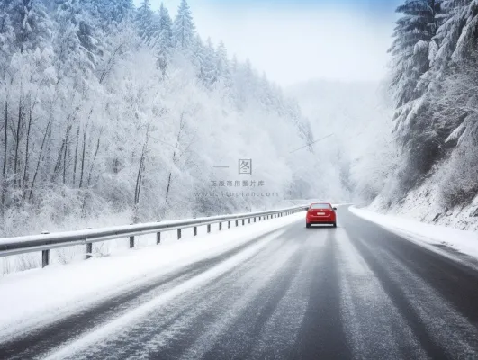 冬季雪山森林雾凇公路道路摄影图 