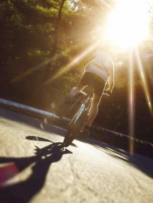 户外阳光运动热血跑步奔跑骑车,健康健身,清新自然摄影图 户外阳光运动热血跑步奔跑骑车,健康健身,清新自然摄影图