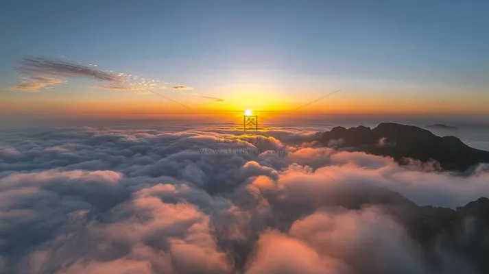 清晨日出朝霞云层山川摄影图