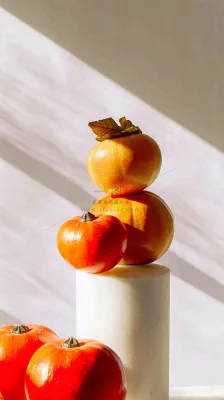 水果柿子苹果番茄芒果光影摄影，简约白色