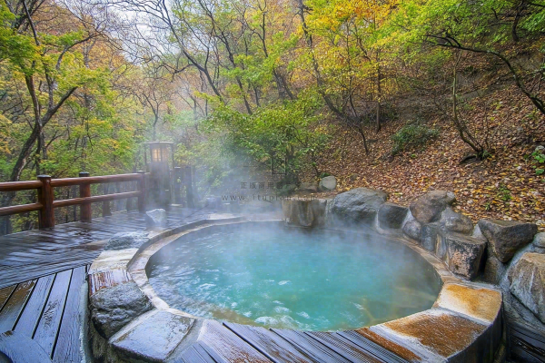 户外天然温泉汤浴秋冬摄影图 户外天然温泉汤浴秋冬摄影图