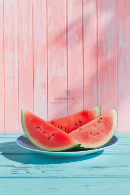夏日西瓜切块粉蓝木板背景立夏下载小暑处暑摄影图