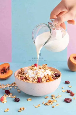 果干燕麦酸奶草莓蓝食物饮品摄影图